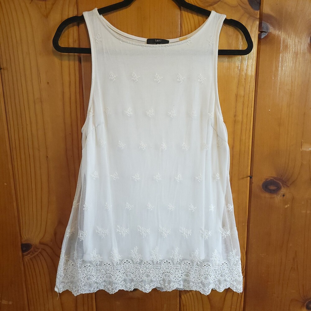 TART Medium White Sleeveless Top Embroidered Floral Lace Detail